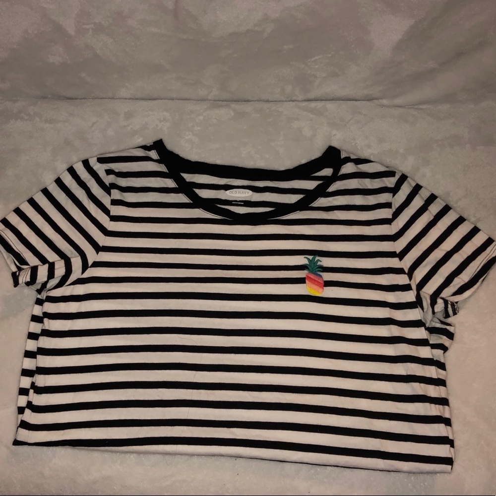 ❤️ 3/$10 Black & White Stripes Tee w/Pineapple